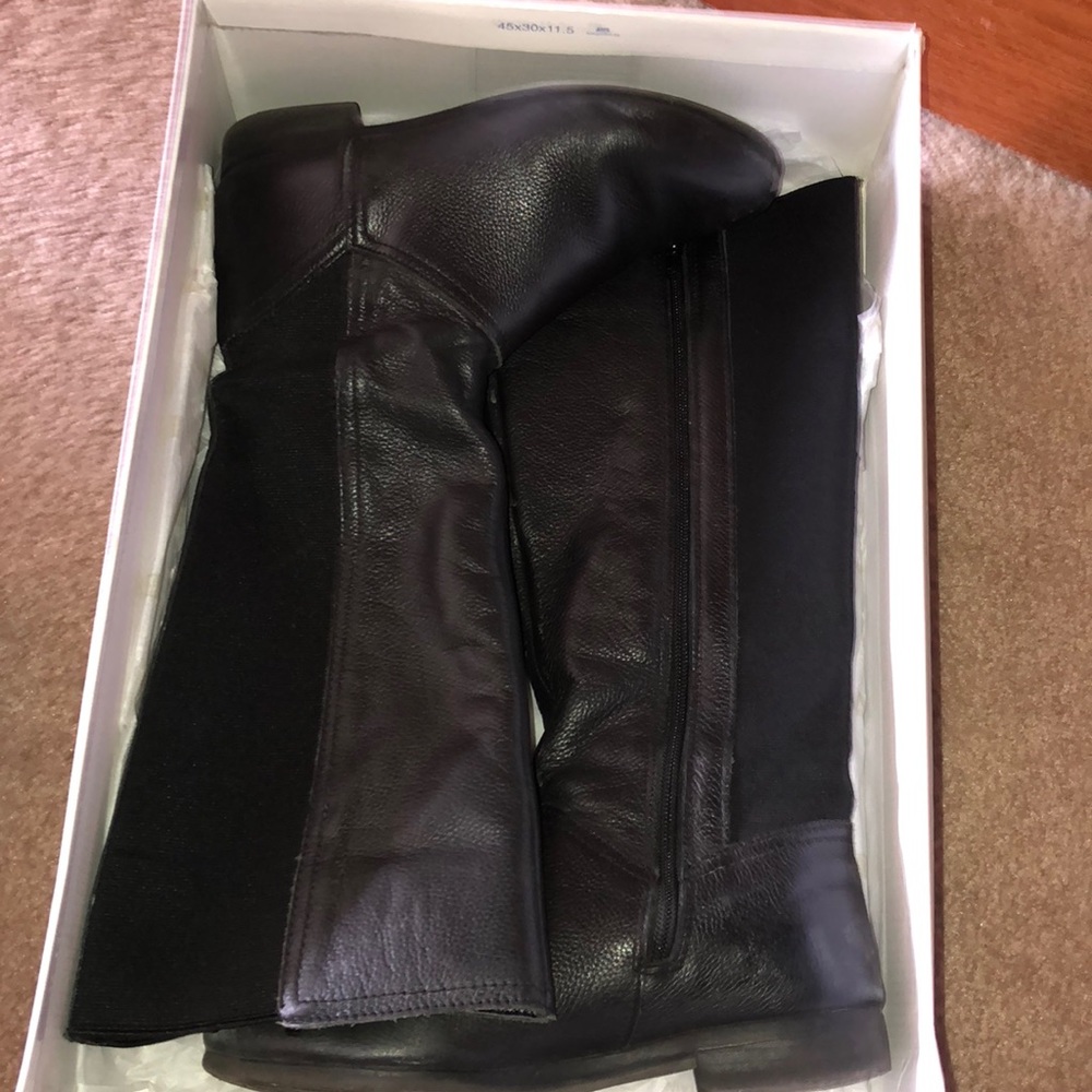 White Mountain Black Leather Boots